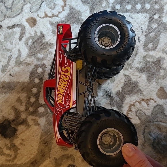 Tonka & Hotwheels - Picture 3 of 8